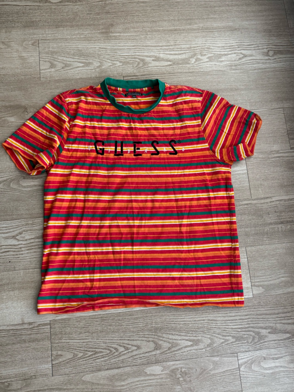 GUESS T SHIRT L